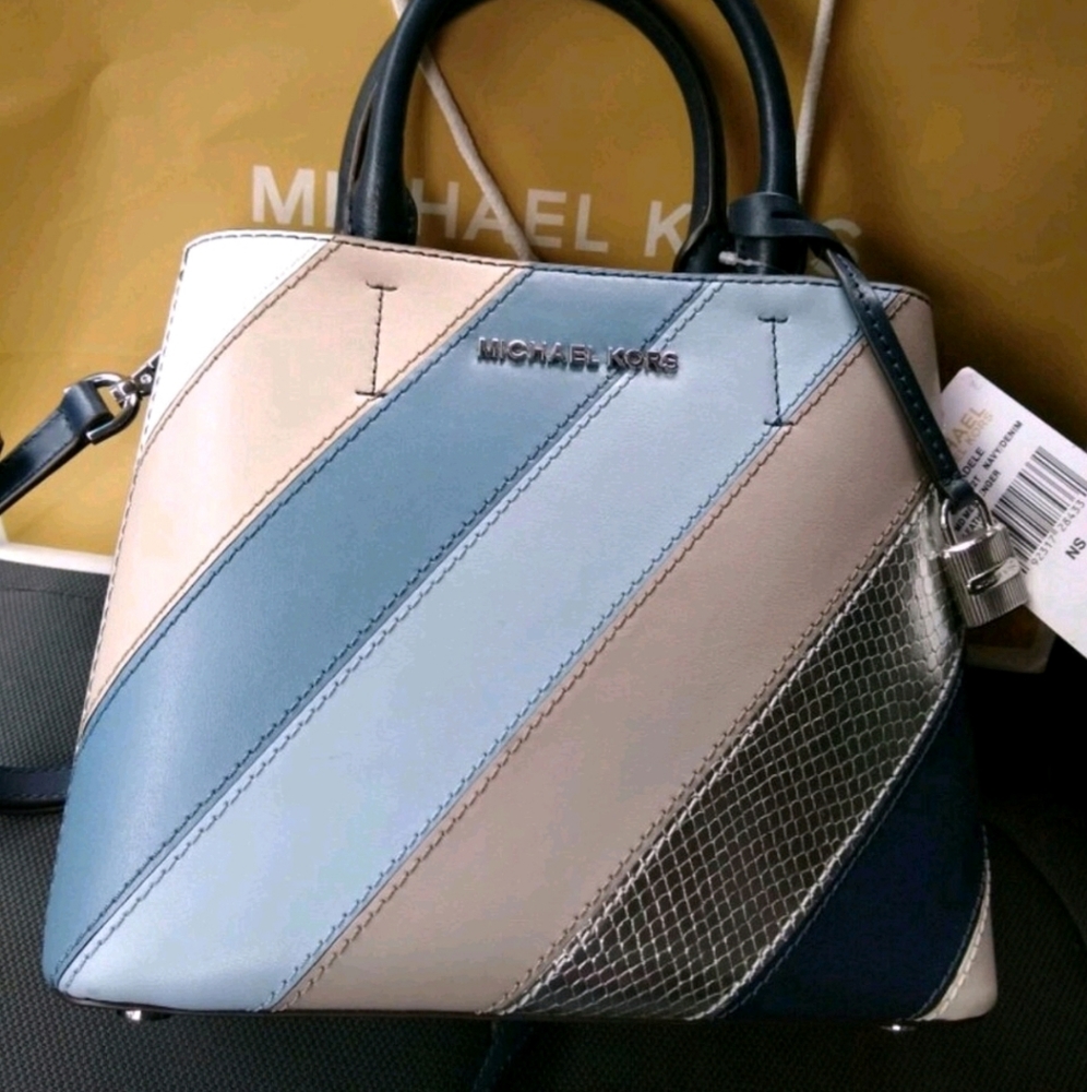 NEW MICHAEL KORS ADELE Messenger Bag Gift Idea